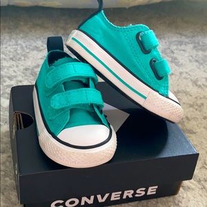 Toddler converse all star shoes size 3T